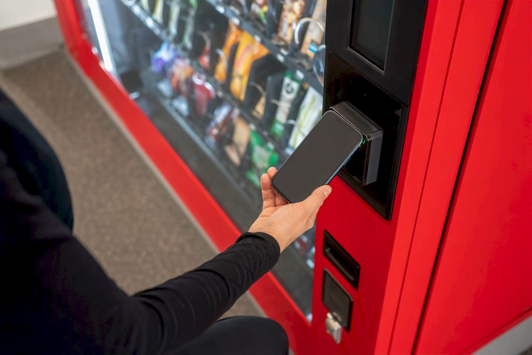 Read more about the article Cashless Vending Benefits: What Operators Actually Gain